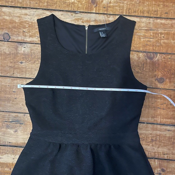 Size M Forever 21 Black Dress - Never worn - Picture 4 of 7